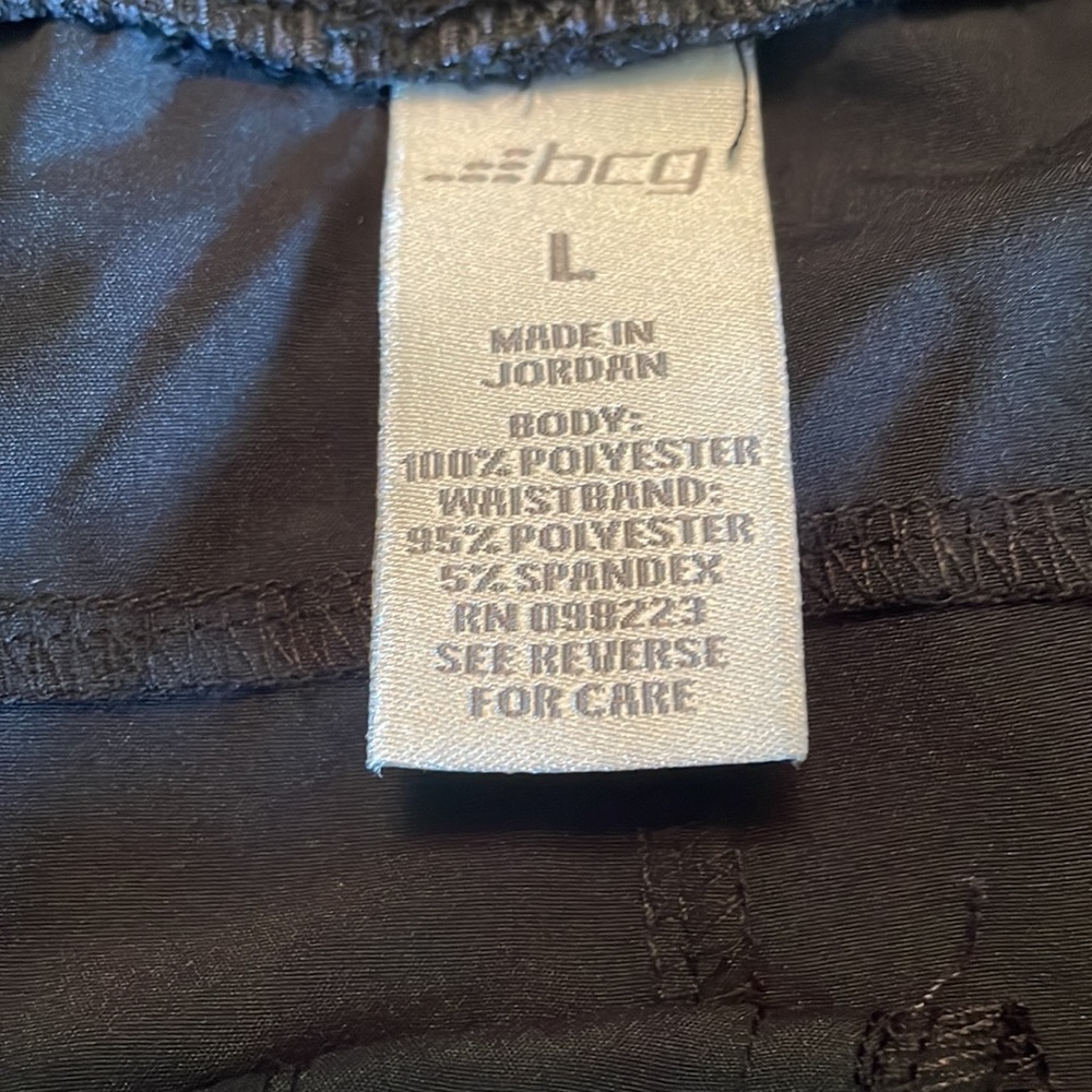 EUC bcg black with grey trim capris - Picture 3 of 8